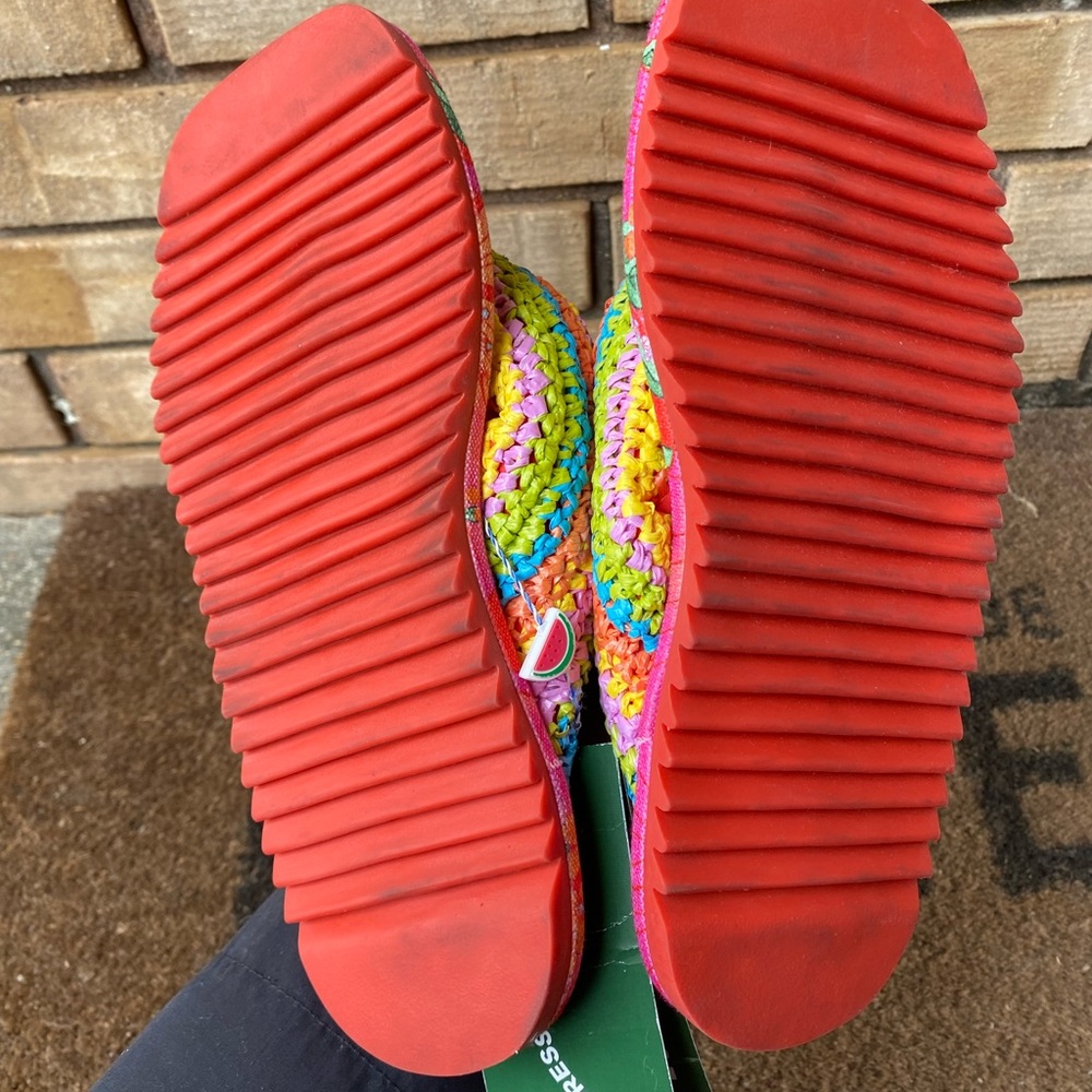 FARM Rio NWT Multicolor Toucans Puffy Flip Flops Crochet Sandals Women’s Sz US 7 - Picture 9 of 10